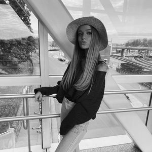 Meet your Posher, Ella